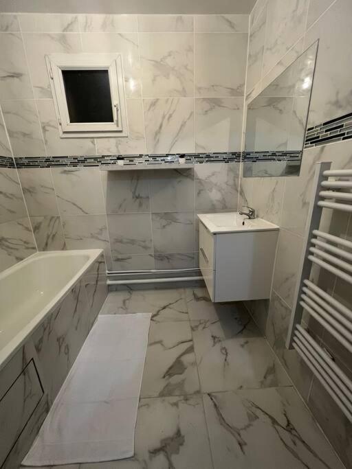 Appartement Luxueux 70M2, 2 Chambres Argenteuil Luaran gambar